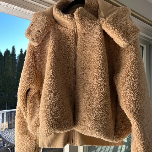 ALO Yoga Foxy Sherpa Jacket - Picture 2 of 12